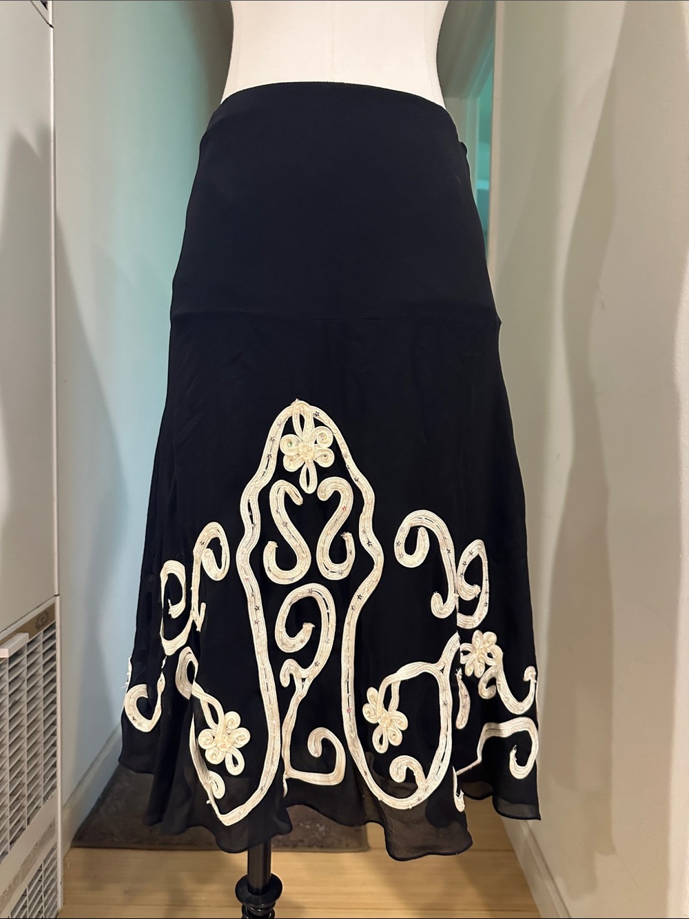 Y2K early 2000s Black Floral Embroidered A-Line 100% Silk Skirt